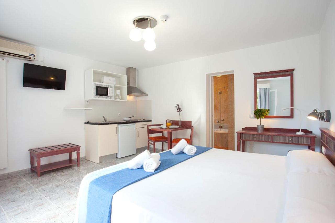 Apartamentos Cala Murada Tennis Exterior photo